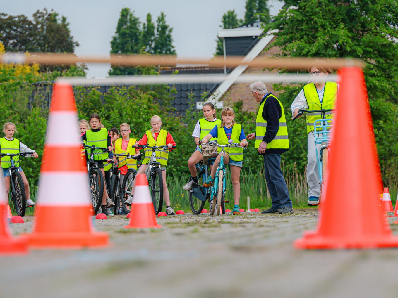 Leerlingen basisscholen Nieuwleusen volgen fietsvaardigheidstraining