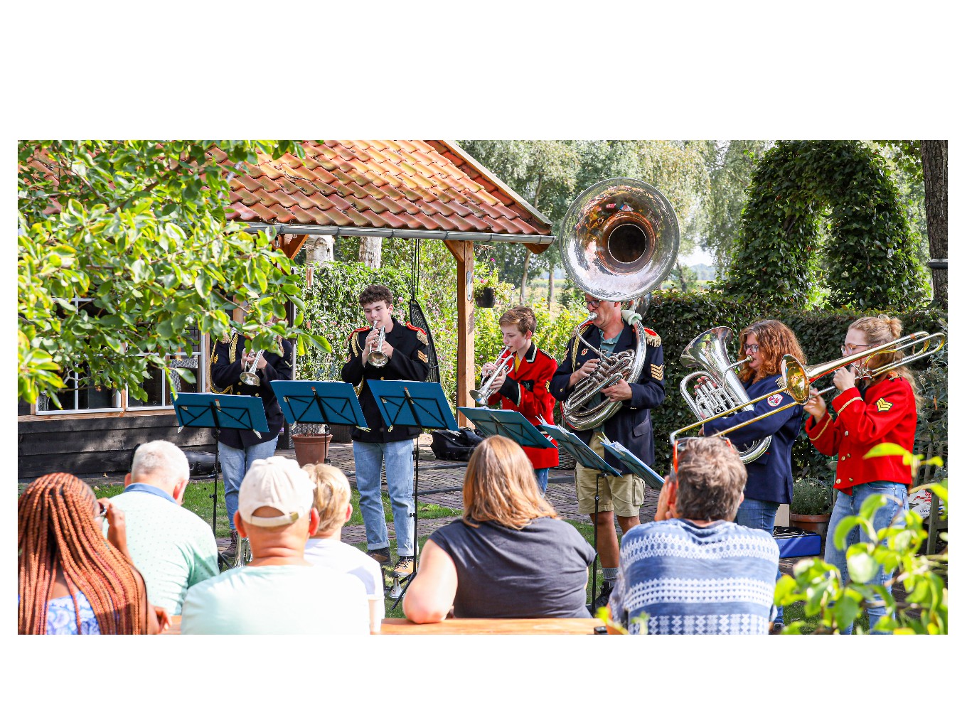 Muziek in de tuinen slaat goed aan in Dalfsen