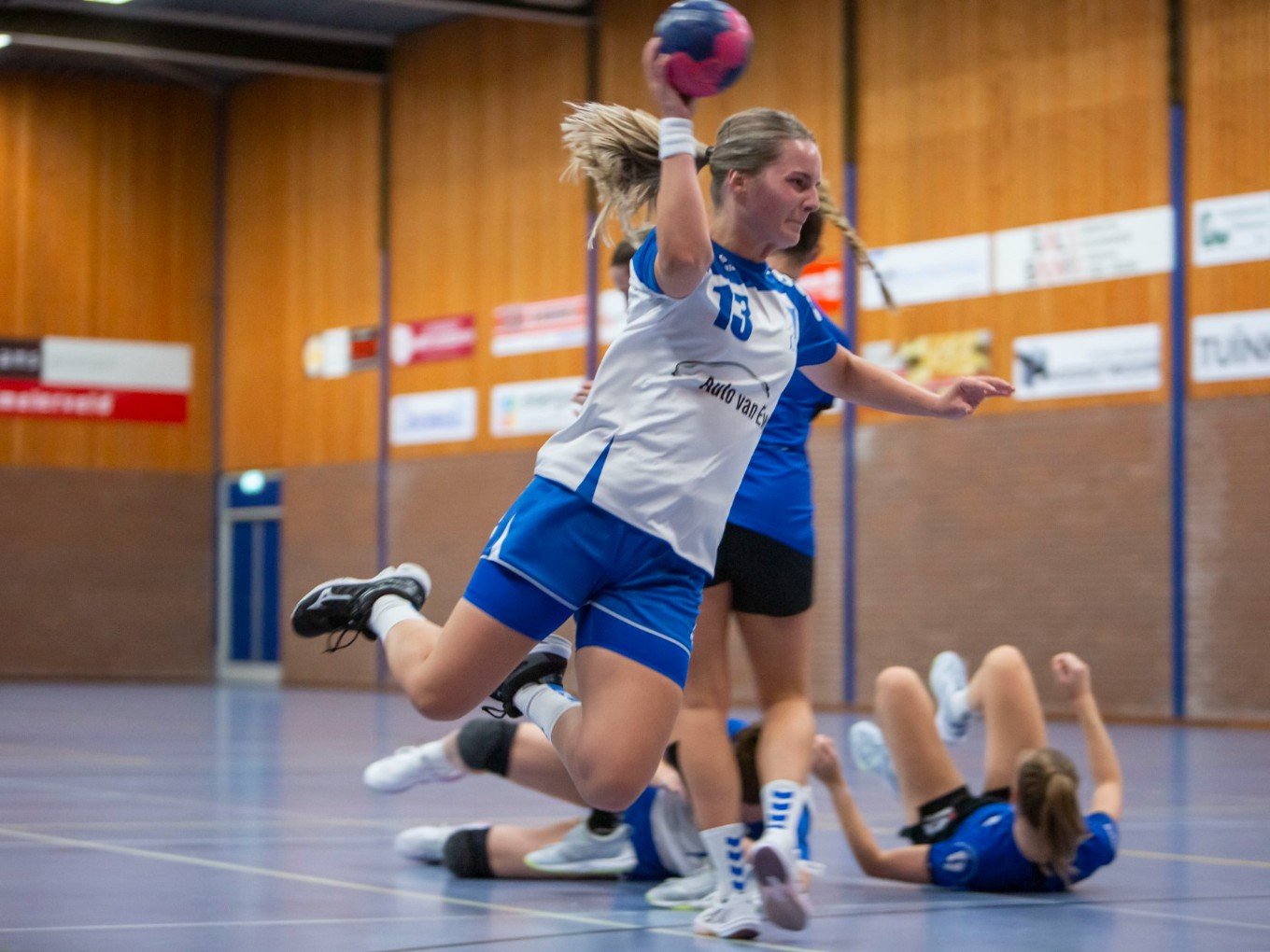 Auto van Ewijk LHC wint overtuigend van HV Zwolle
