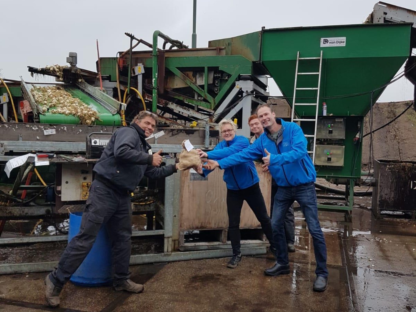Plaatselijk Belang Ankum viert jubileum met bloemen