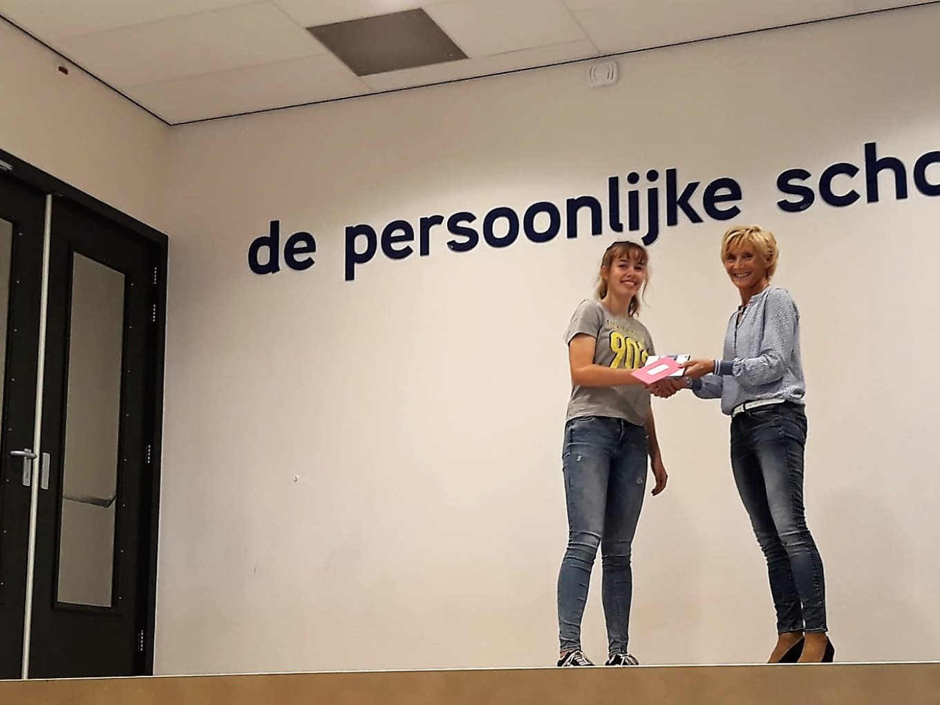 Denise Schuurman wint prijs Agnieten College