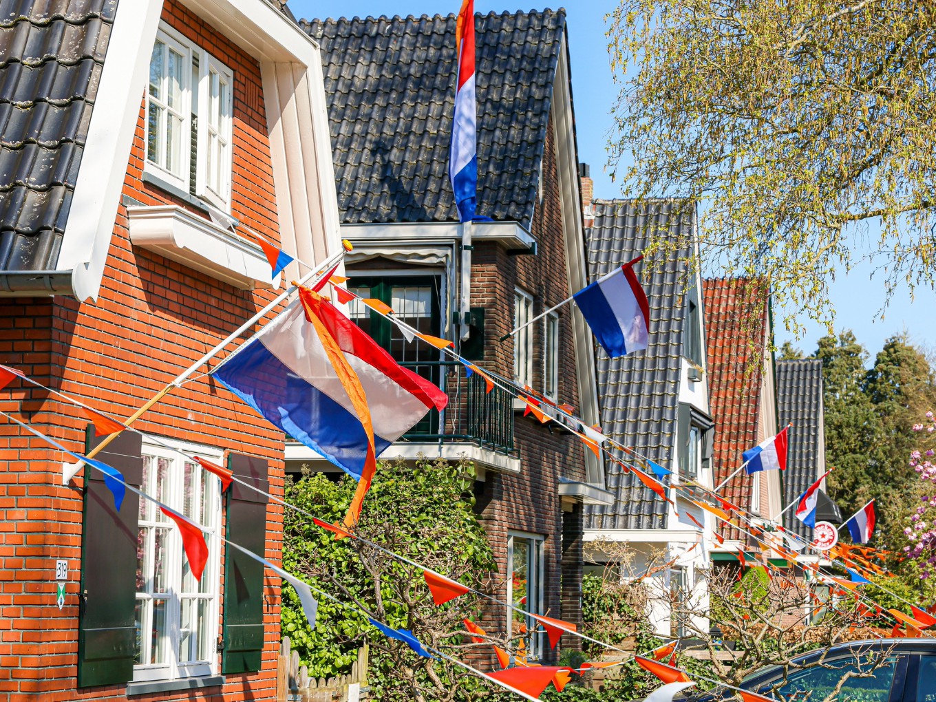 Oranjevereniging Nieuwleusen verspreidt alsnog vlaggetjes