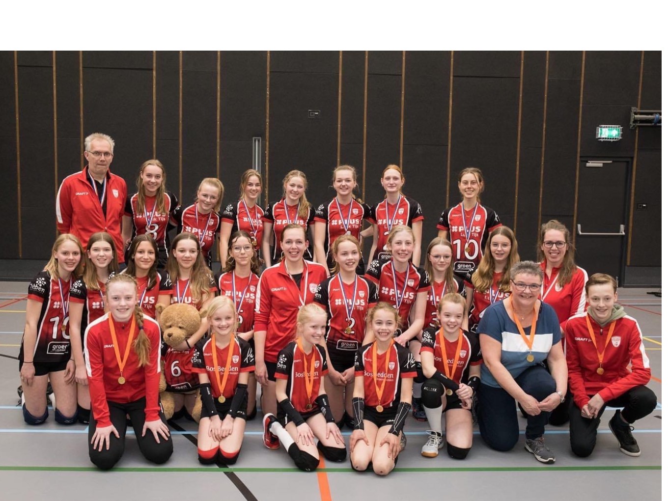 Flash Nieuwleusen huldigt kampioenen alsnog