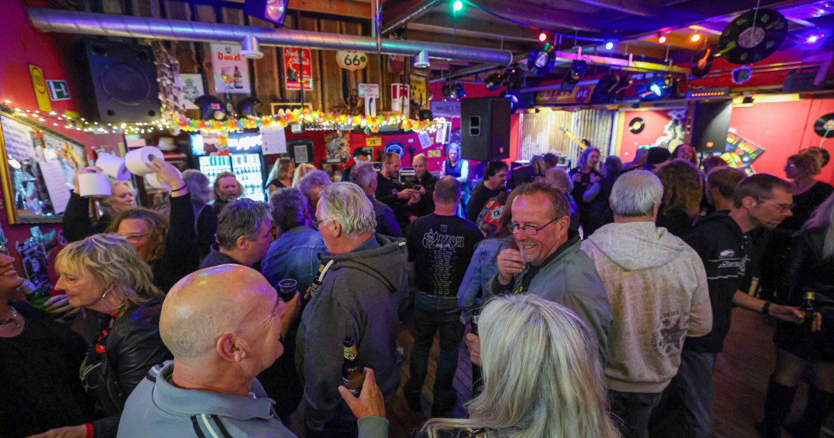 Motorclub De Zweef viert 30 jarig bestaan uitbundig