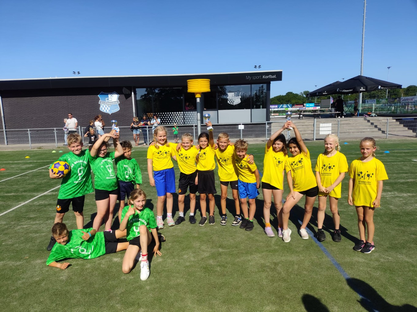 De Tweemaster wint schoolkorfbaltoernooi