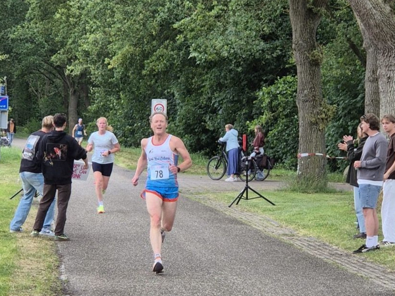 Albert Mussche bij Midzomermarathon in Diever. Eigen foto Loopgroep AG'85.