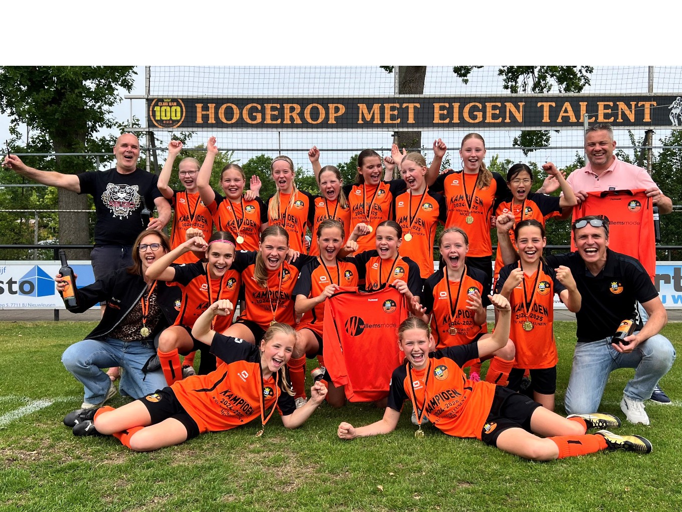 S.V. Nieuwleusen MO13-1 ongeslagen kampioen