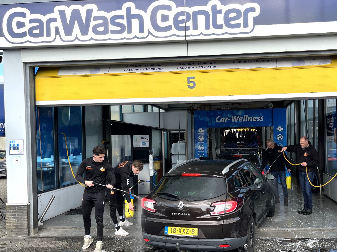 Succesvolle autowasdag voor Stichting Hand in Hand