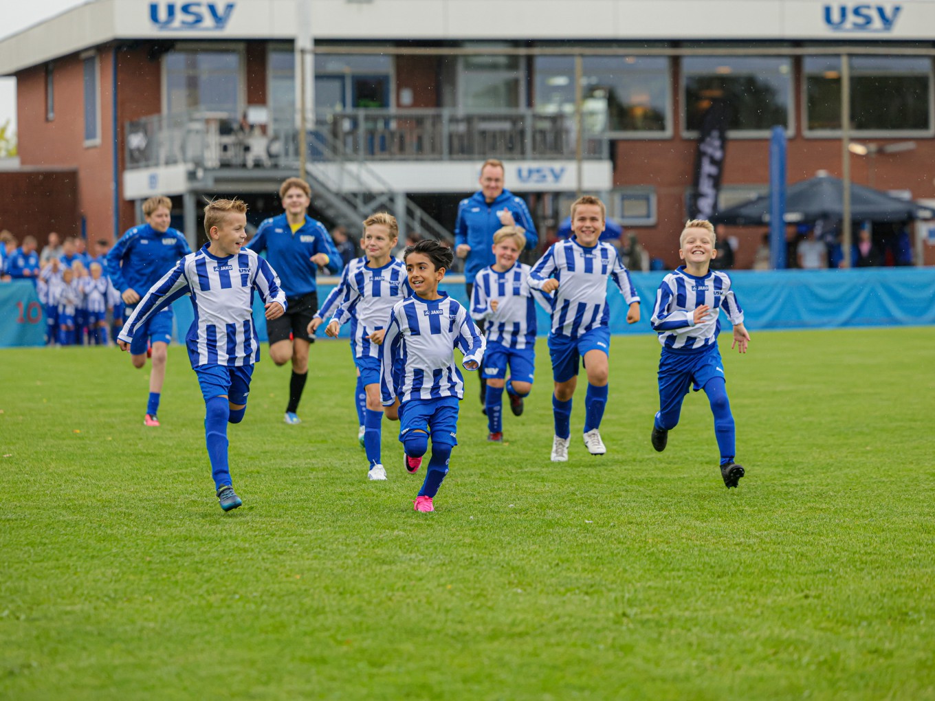USV trapt voetbalseizoen af met presentatie jeugdteams