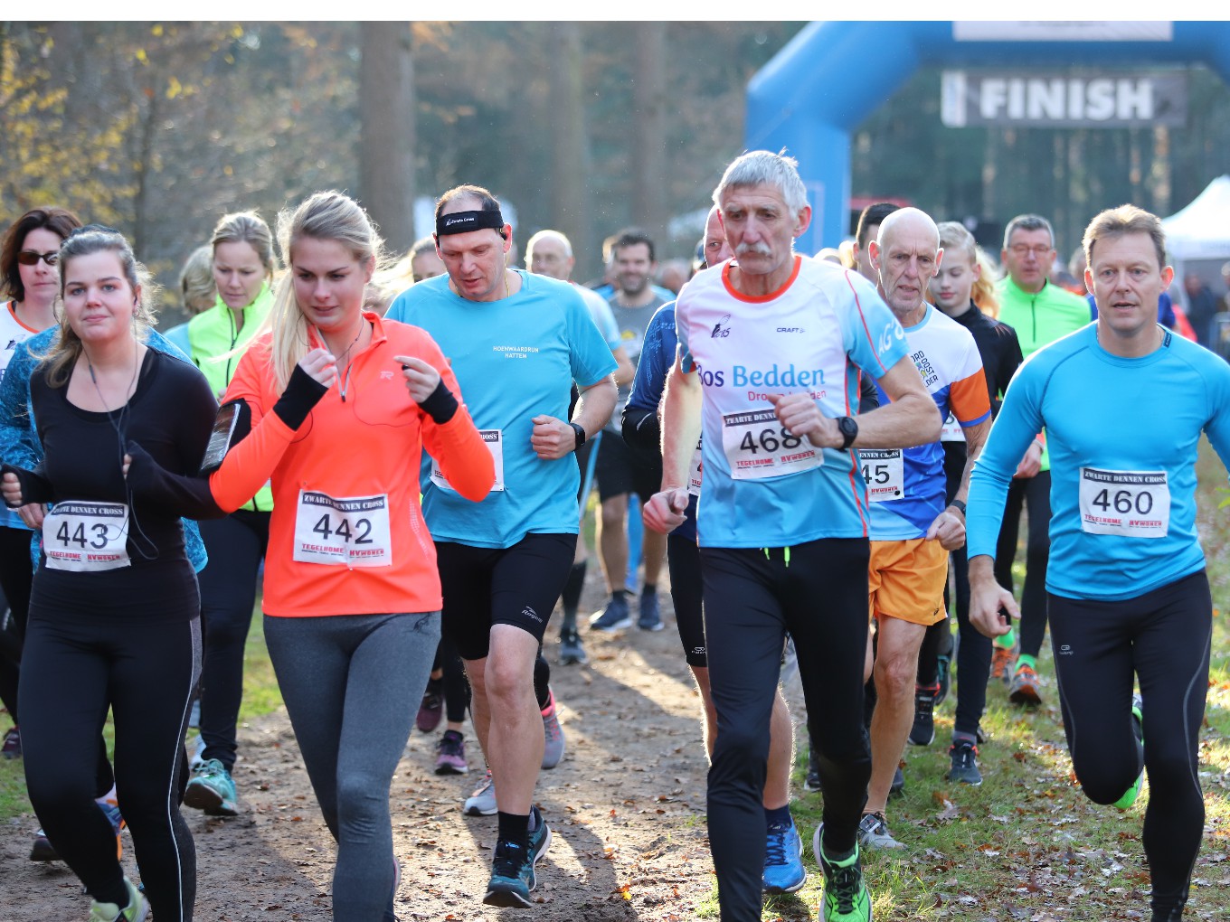 Hardlopen in het bos bij de Zwarte Dennen Cross