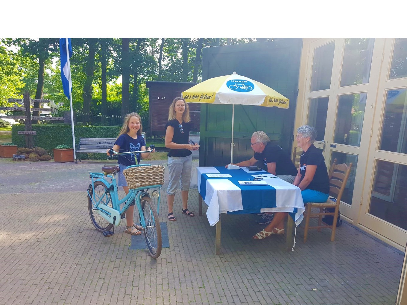 Fietsliefhebbers genieten van Rondje IJhorst van Museum Palthehof in Nieuwleusen