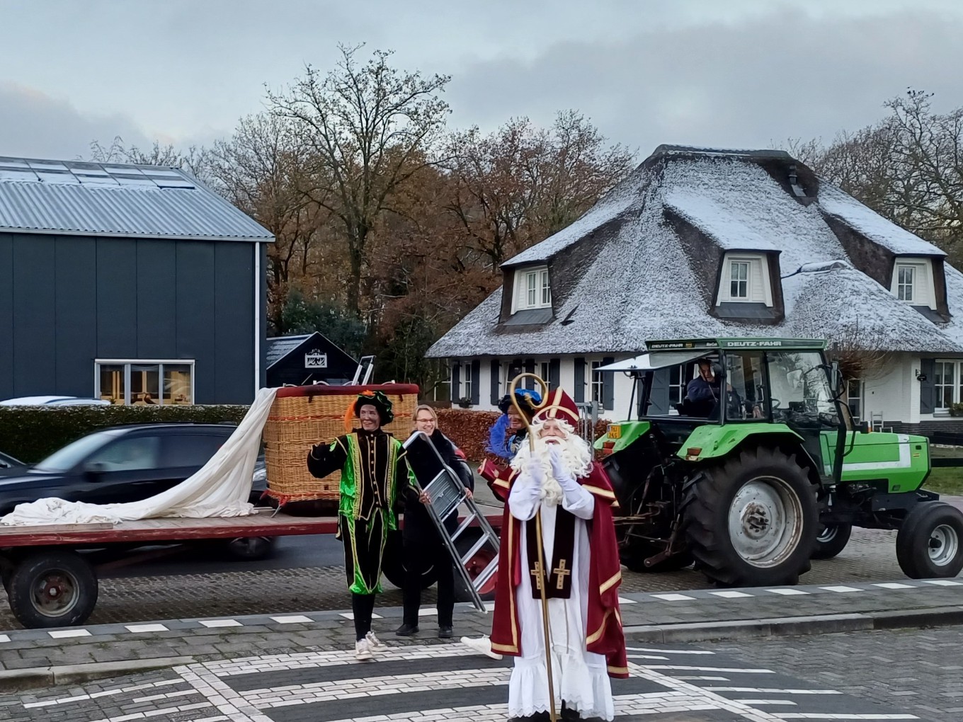 Sinterklaas per luchtballon naar Het Kompas in Nieuwleusen