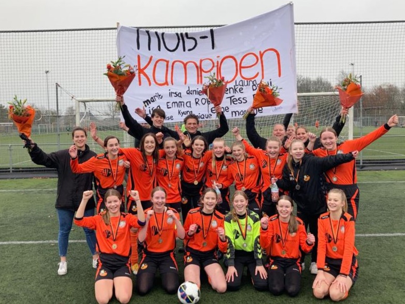 Meidenteam S.V. Nieuwleusen MO15-1 kampioen