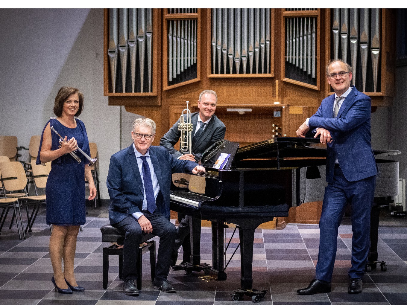 Musici maken muziek ter bemoediging
