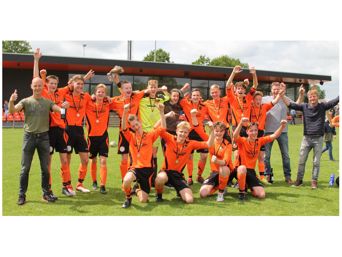 SV Nieuwleusen JO17-2 is kampioen