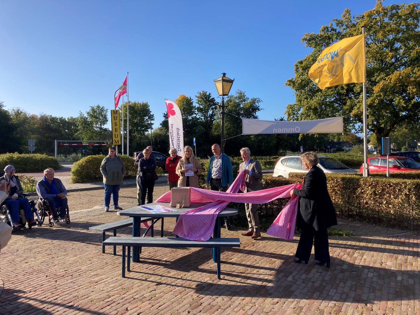 Onthulling van ‘toegankelijke Vechtdaltafel’