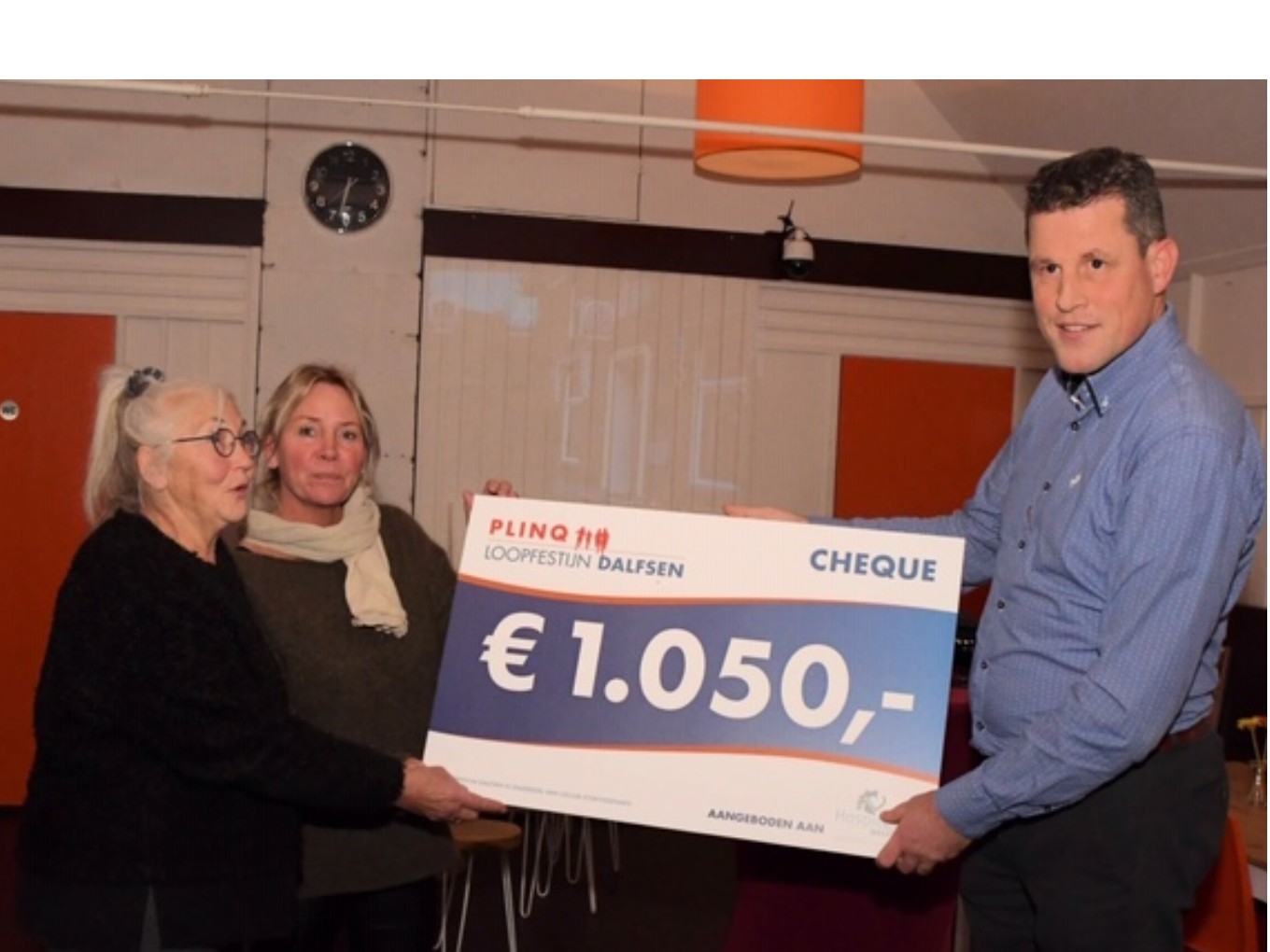 Loopfestijn schenkt cheque aan Hospice Dalfsen