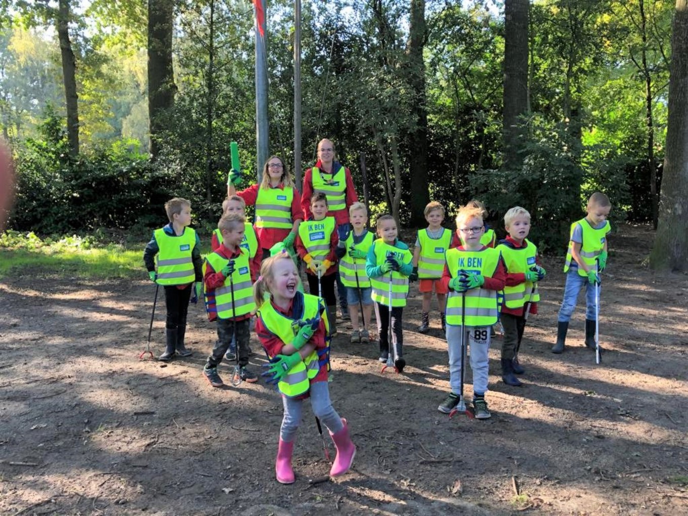 Jongeren ruimen zwerfafval op in Dalfsen en Nieuwleusen