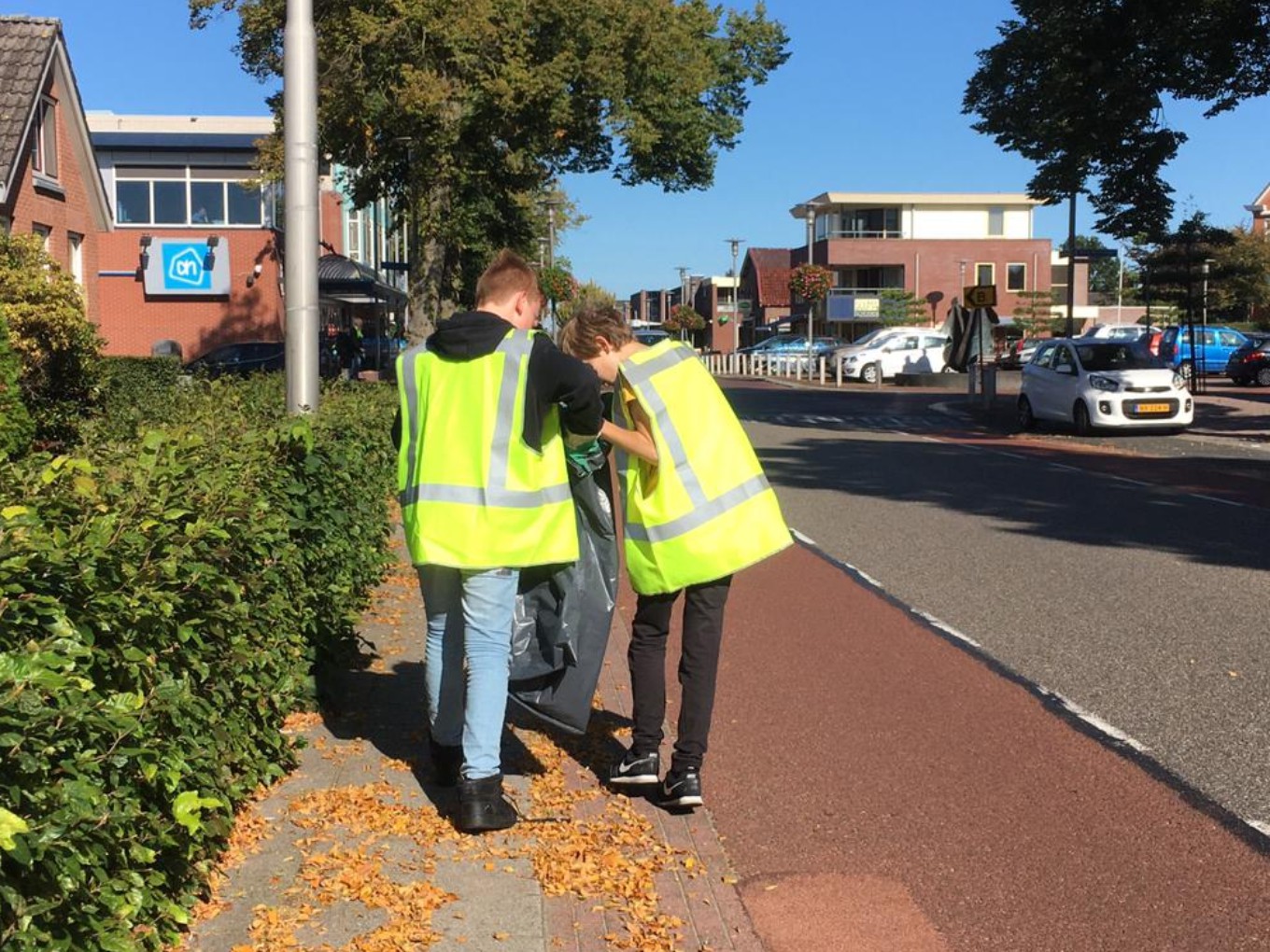 Jongeren Agnieten College maken Nieuwleusen schoner