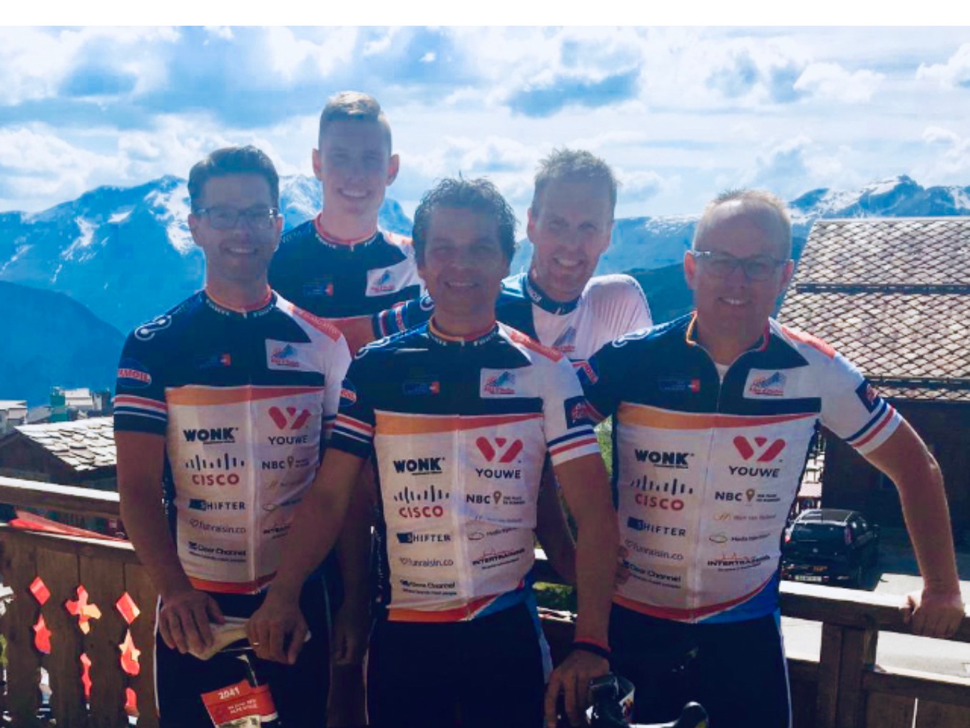 Team D211 fietst 27.500 euro bij elkaar voor Alpe D’HuZes