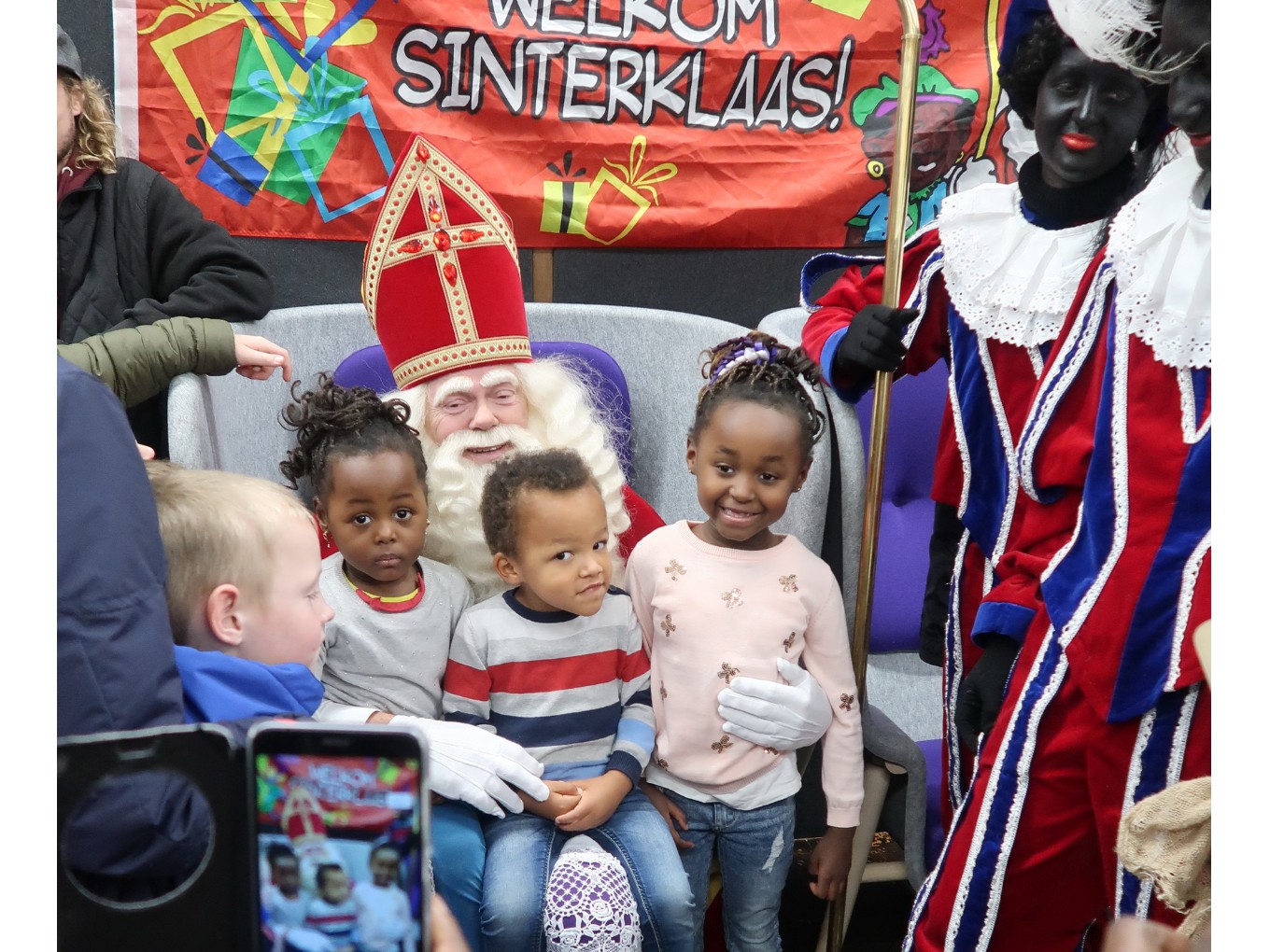Sint Nicolaas geniet van massaal welkom in Nieuwleusen