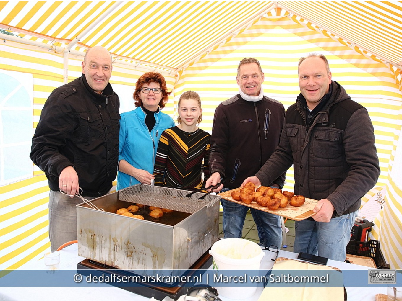 Oliebollen bakken voor een nieuwe boog in De Hulstkampen