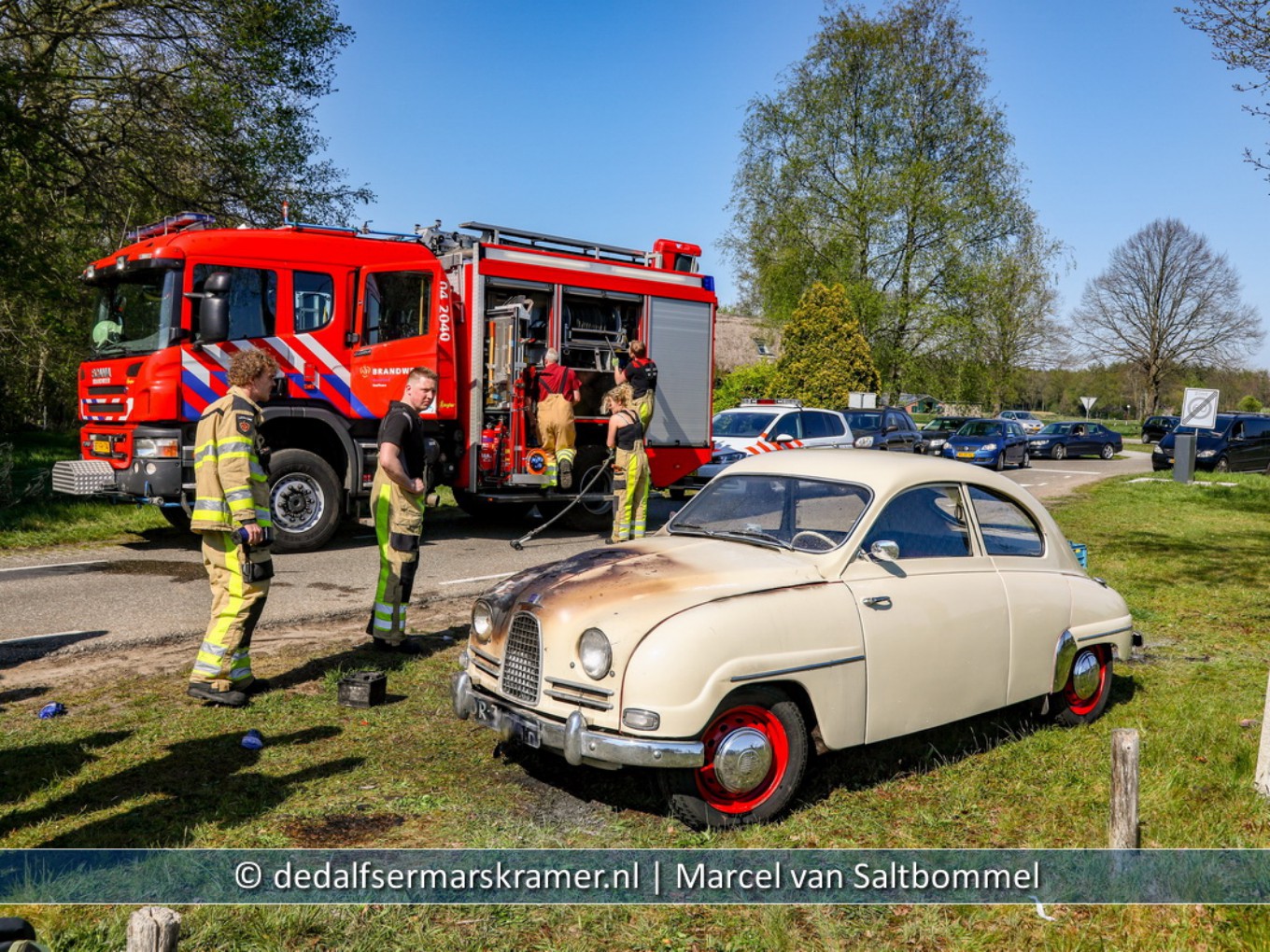 Oldtimer in brand tijdens rit op de Dedemsweg