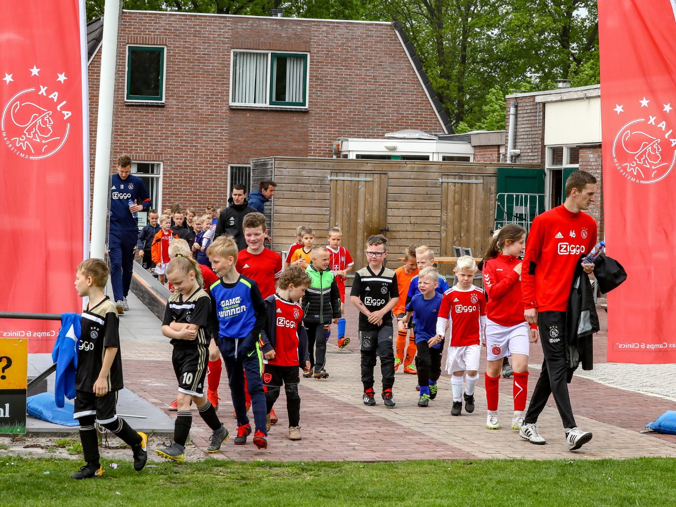 Jeugd S.V. Nieuwleusen krijgt Ajax Clinic
