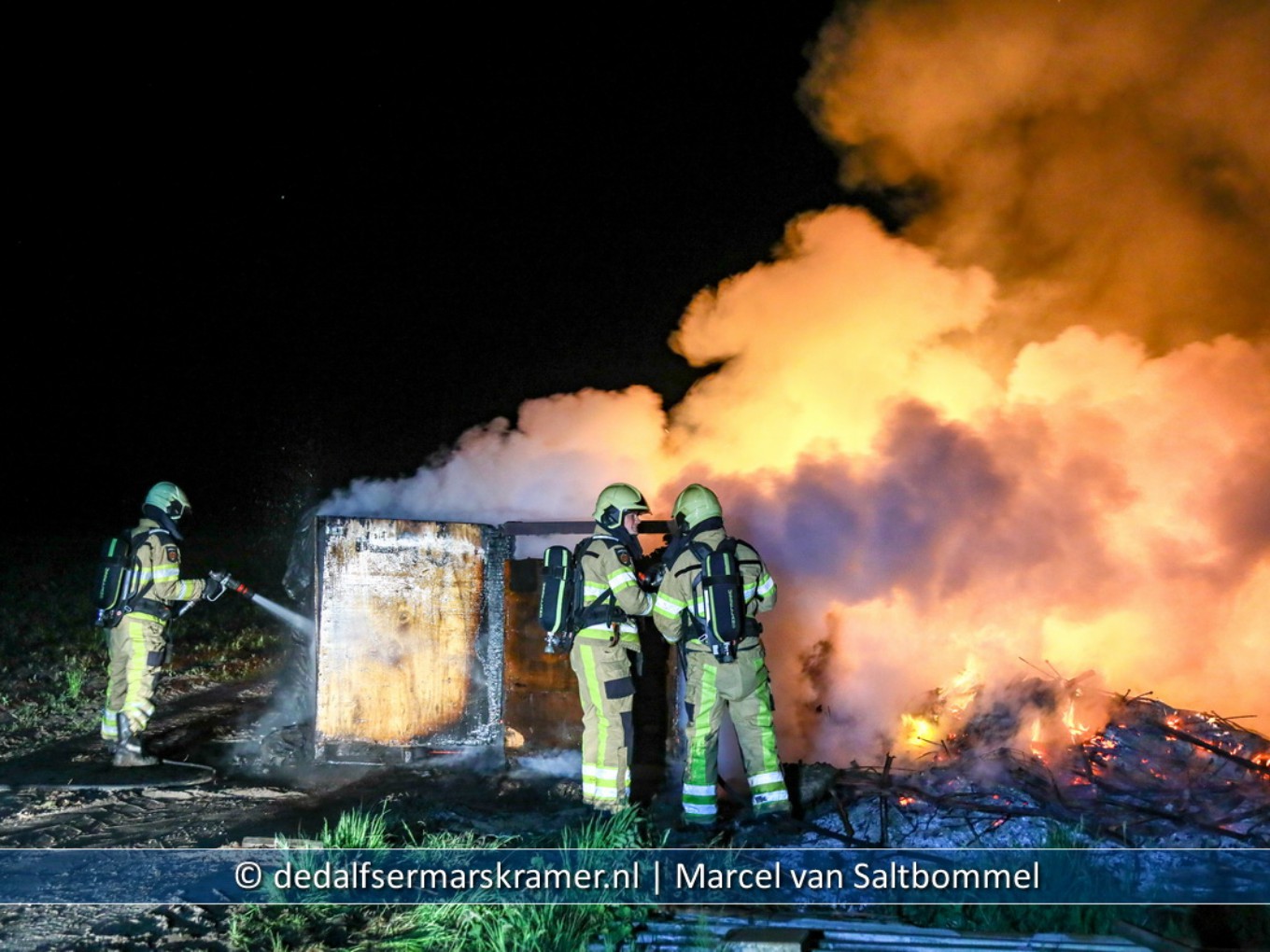 Nachtelijke inzet van de brandweer voor afvalbrand