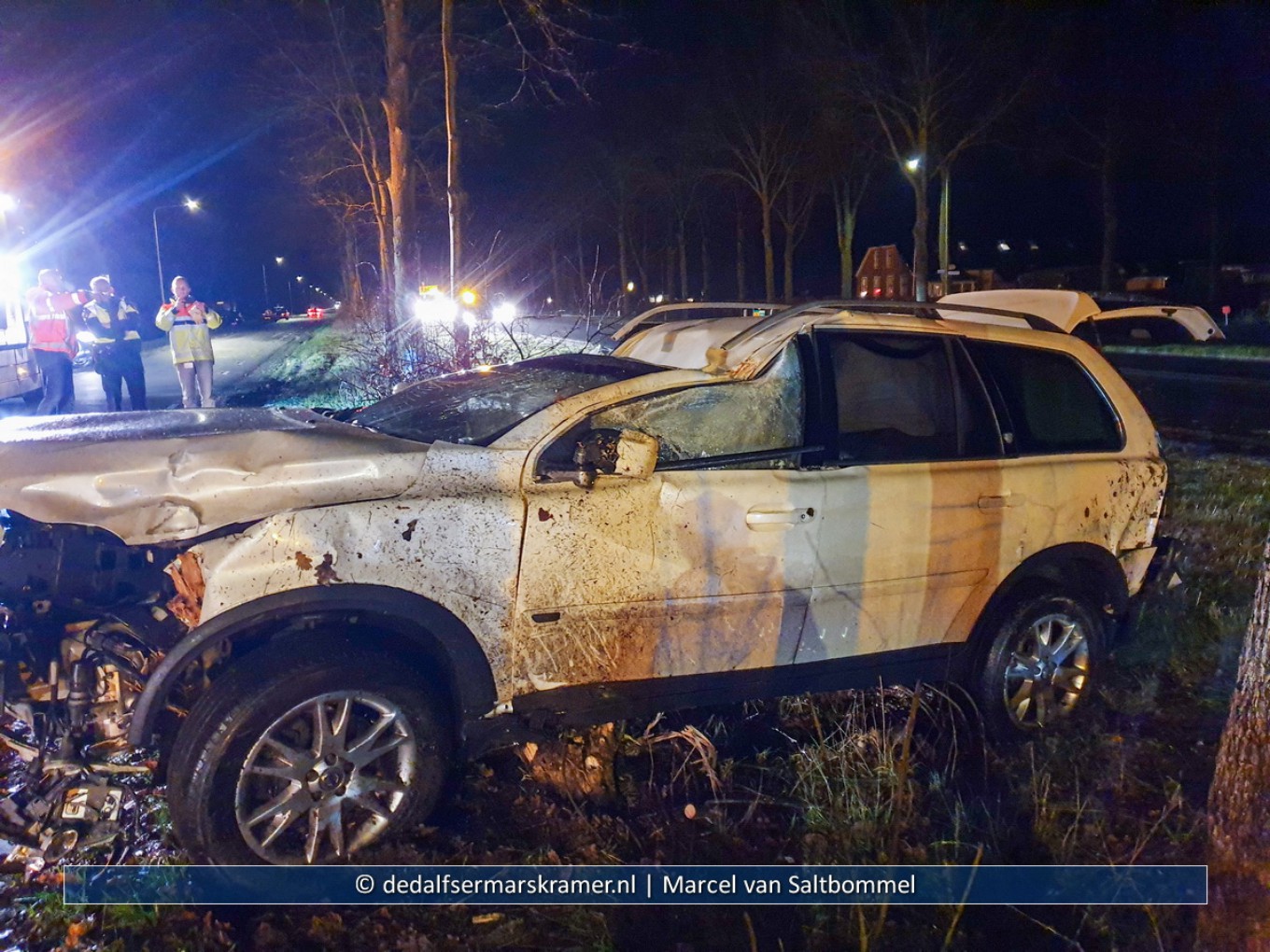 Auto door gladheid van de weg geraakt N377 Nieuwleusen