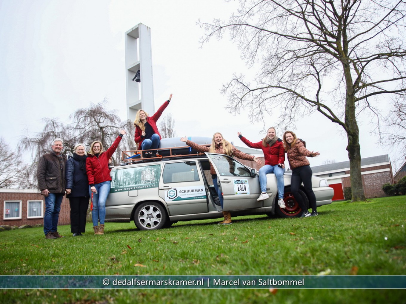 Vijf Nieuwleusense meiden onderweg in de Carbage Run