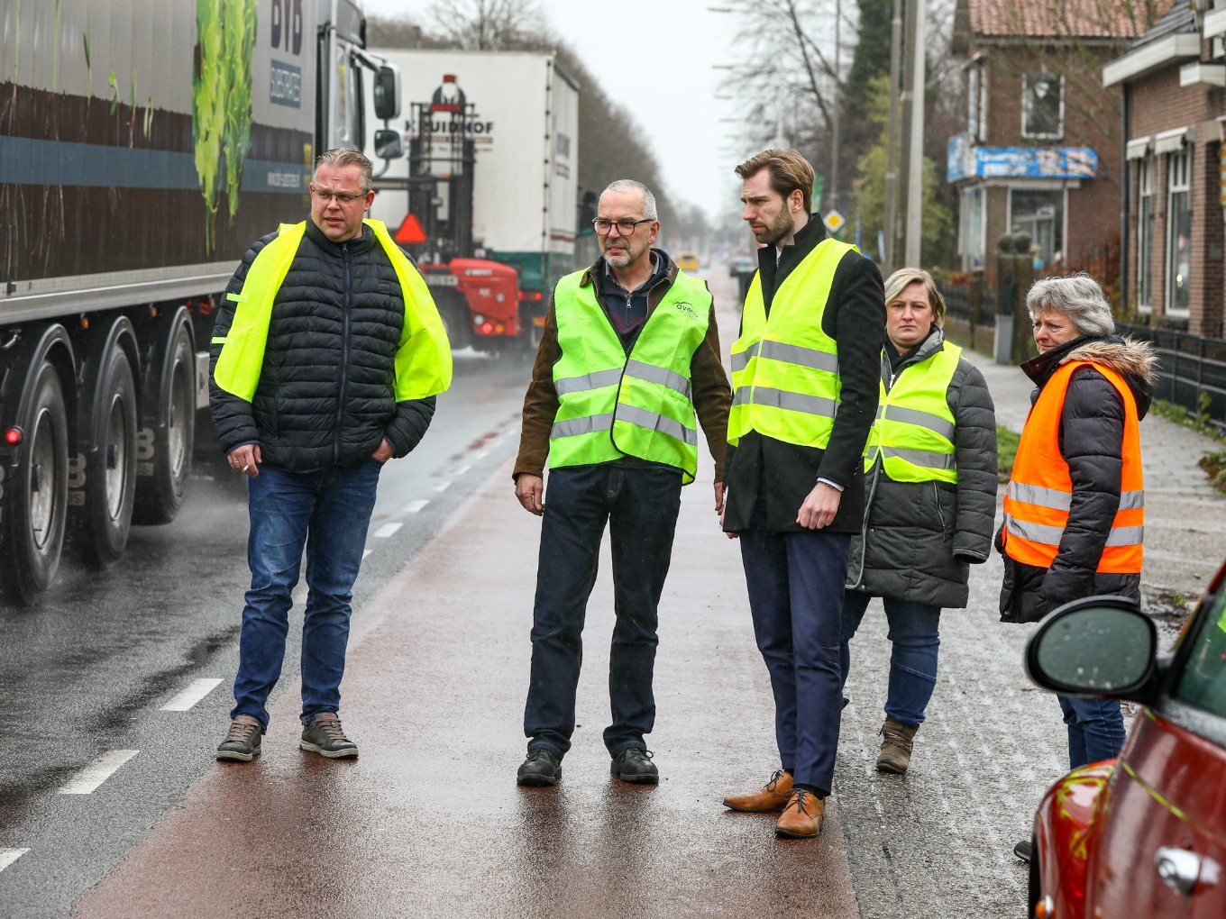 Statenlid komt poolshoogte nemen bij N377 in Nieuwleusen