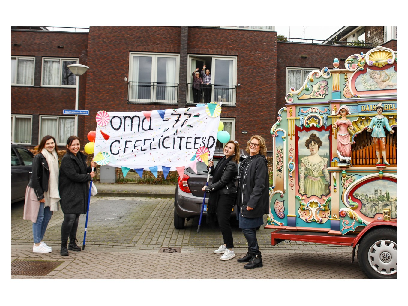 Jarige in Nieuwleusen onthaald op draaiorgelmuziek