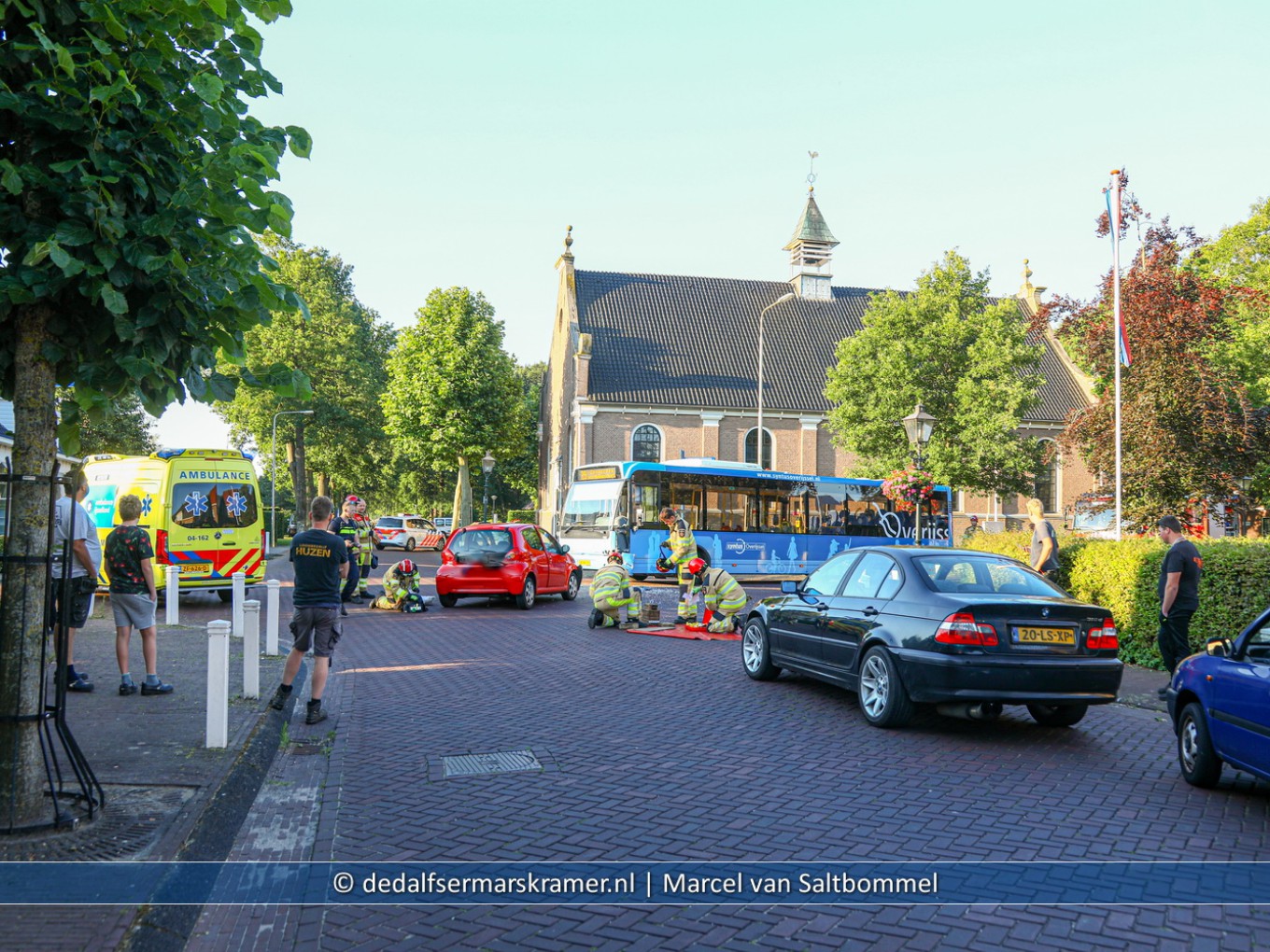 Ongeval auto met lijnbus in Nieuwleusen