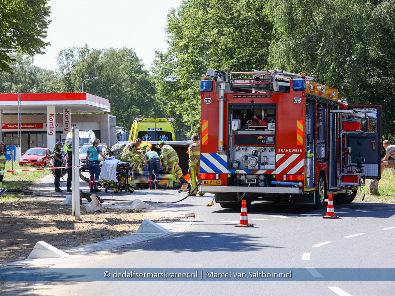 Auto slaat over de kop in Lemelerveld