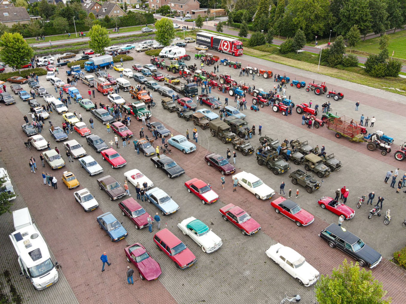 Veel belangstelling voor oldtimerrit in Nieuwleusen