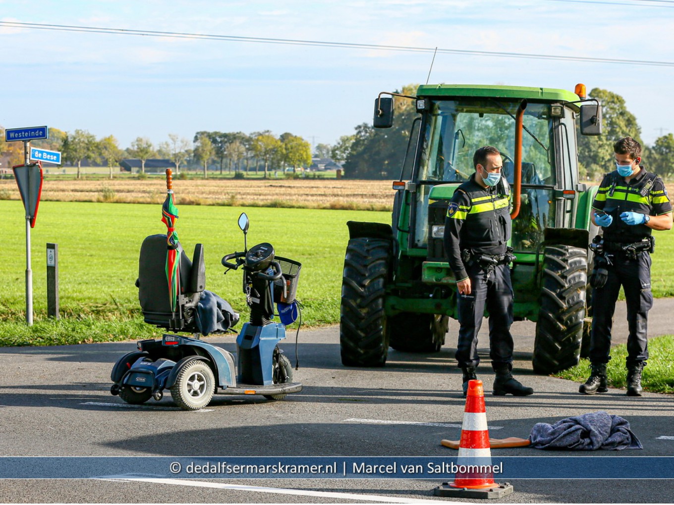 Man op scootmobiel gewond naar het ziekenhuis