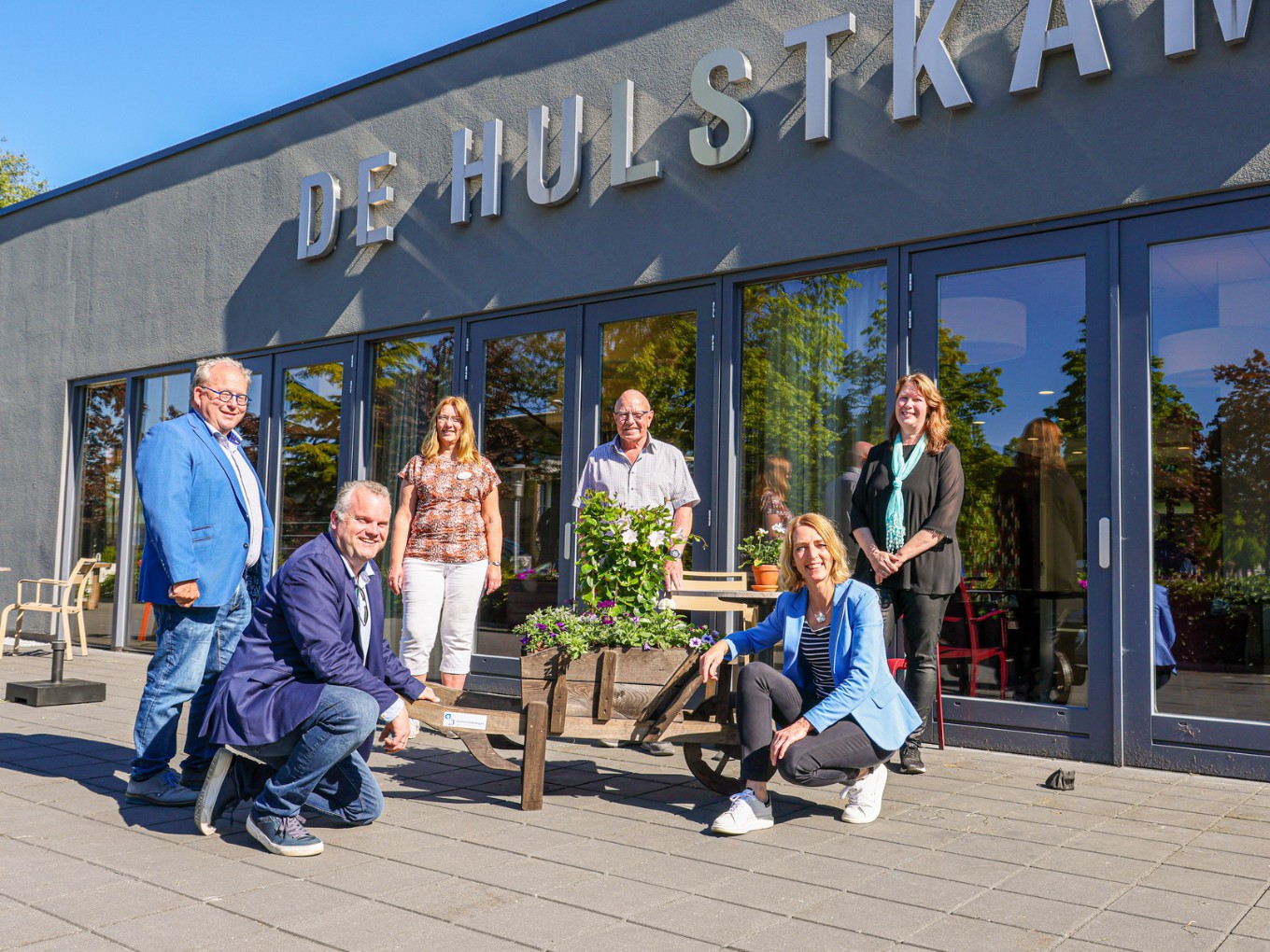 Cadeau voor senioren van jarig Gemeentebelangen