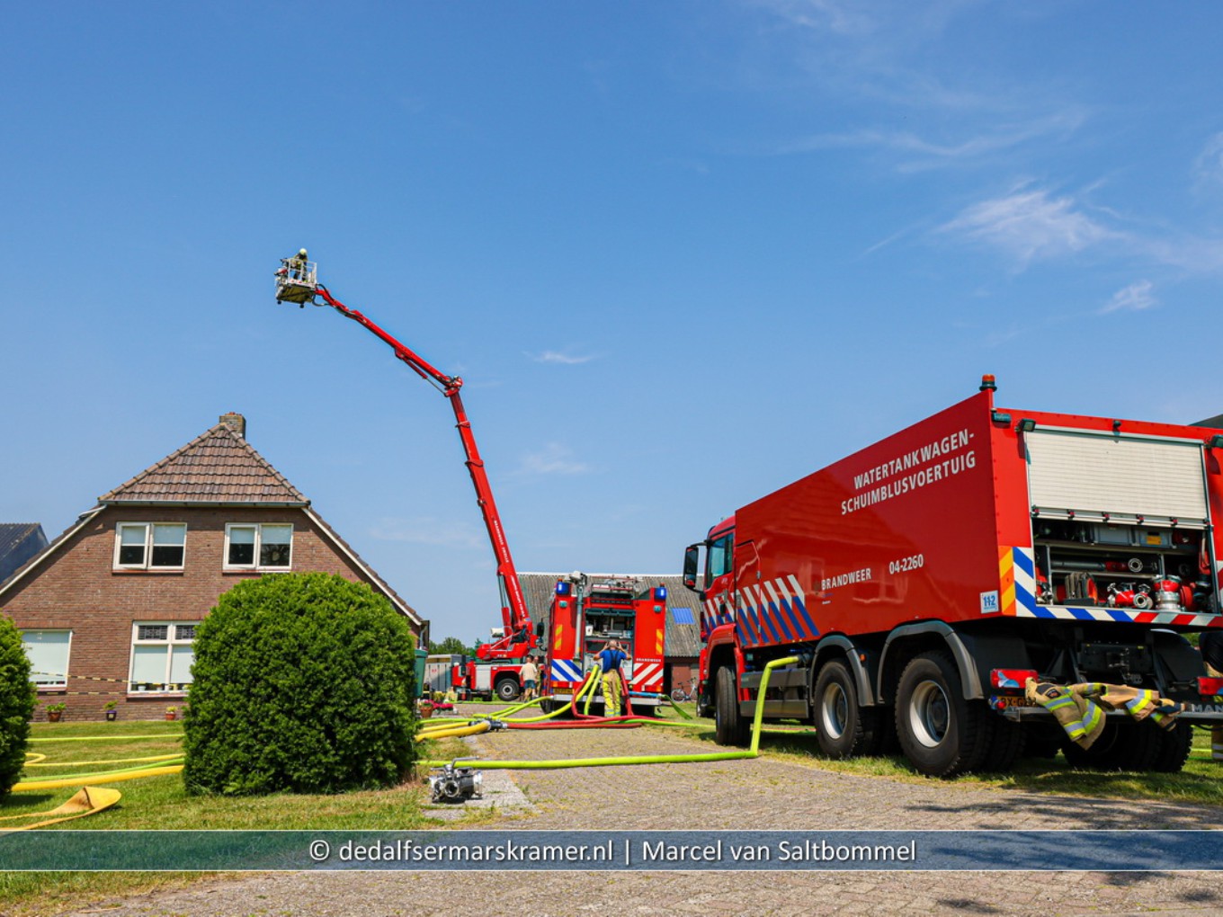 Uitslaande brand in schuur Haarweg Lemelerveld