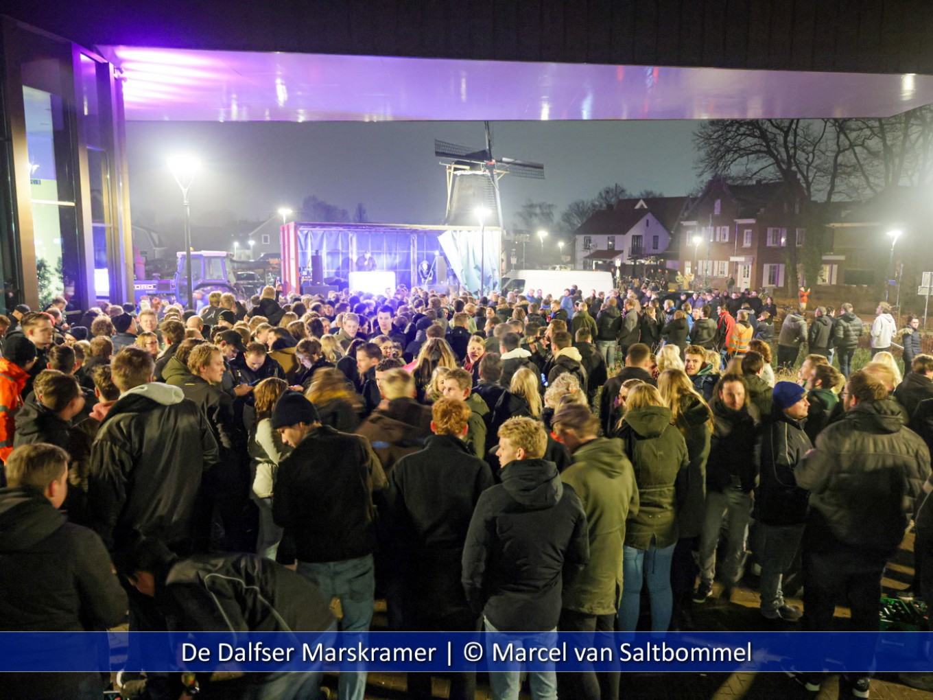 Honderden mensen bij optreden van Harten 10