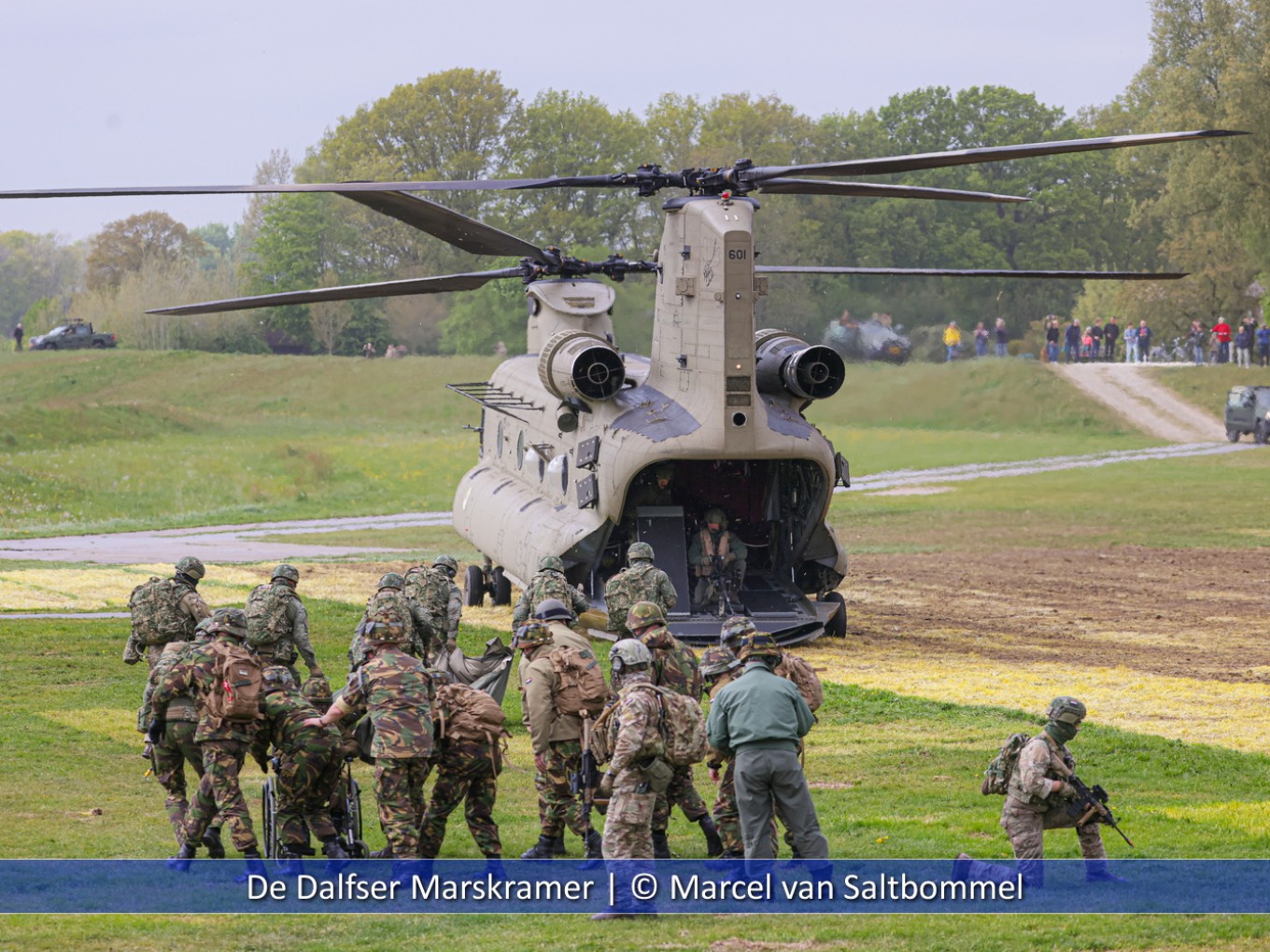 Spectaculaire oefening van defensie in Dalfsen