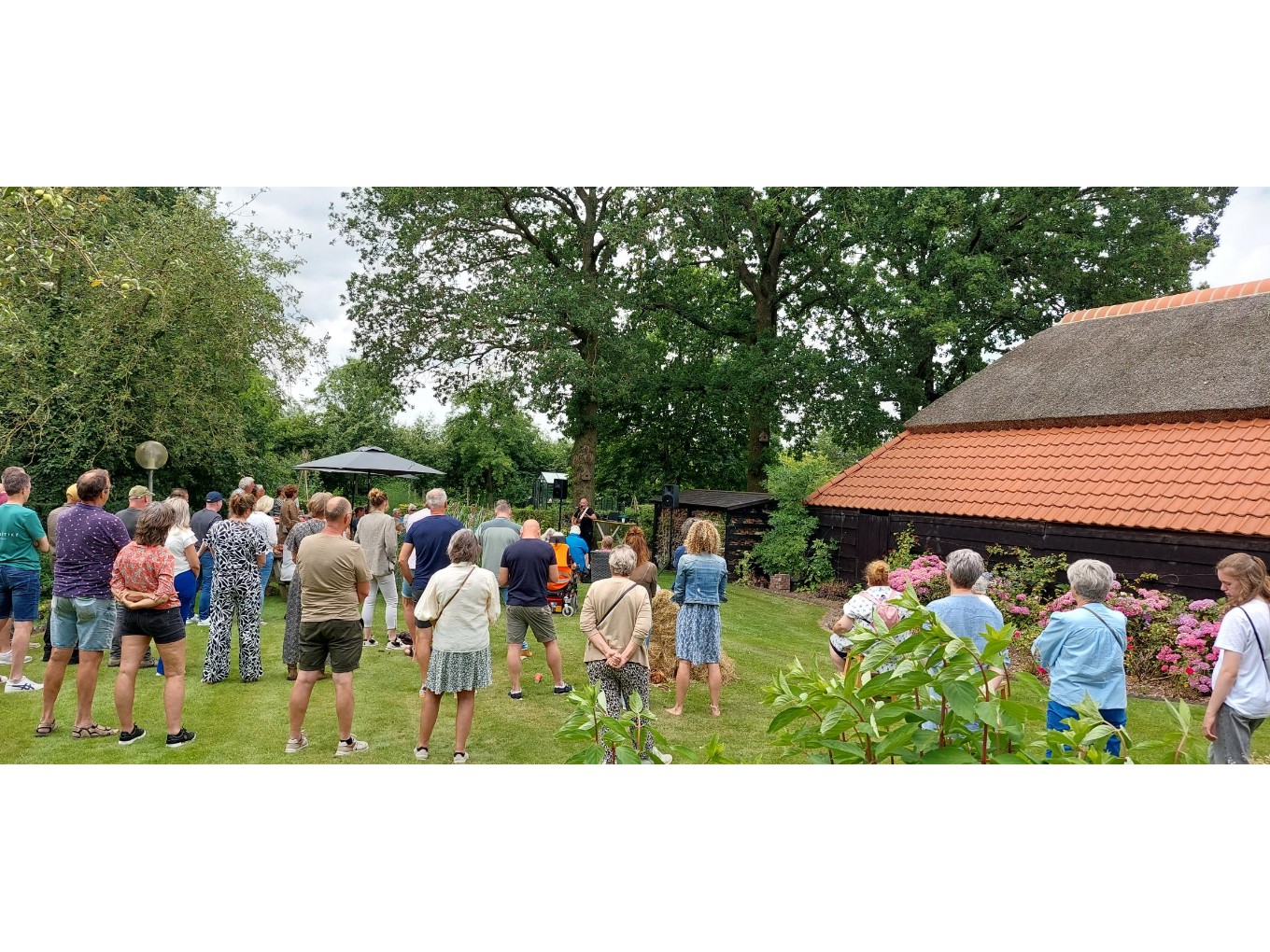 Ideaal weer zorgt voor oergezellig muziek in de tuin