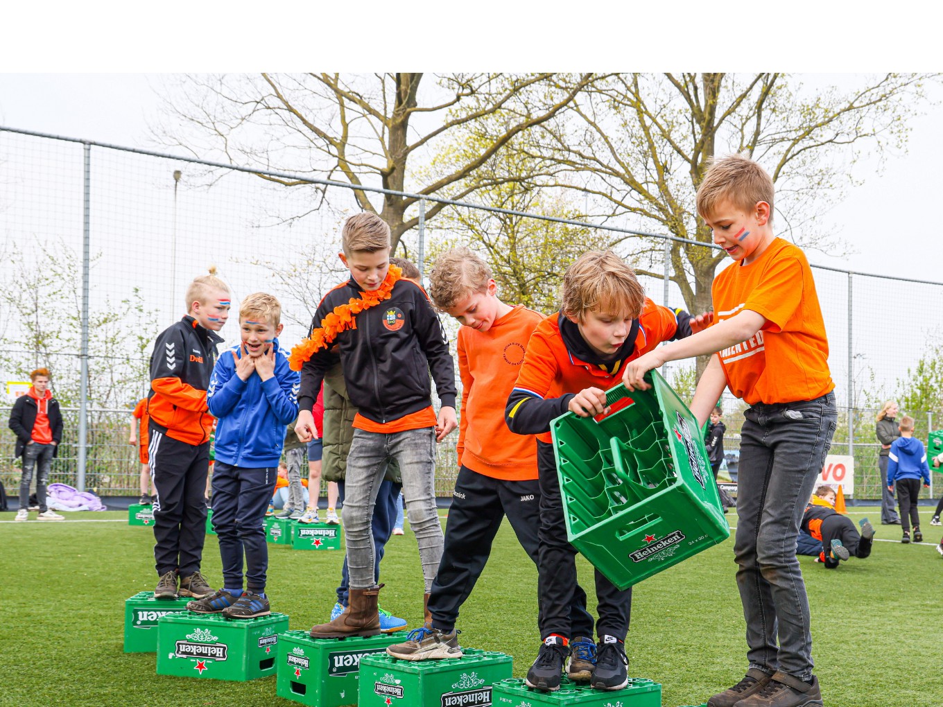 Jeugd leeft zich uit bij de Koningsspelen in gemeente Dalfsen
