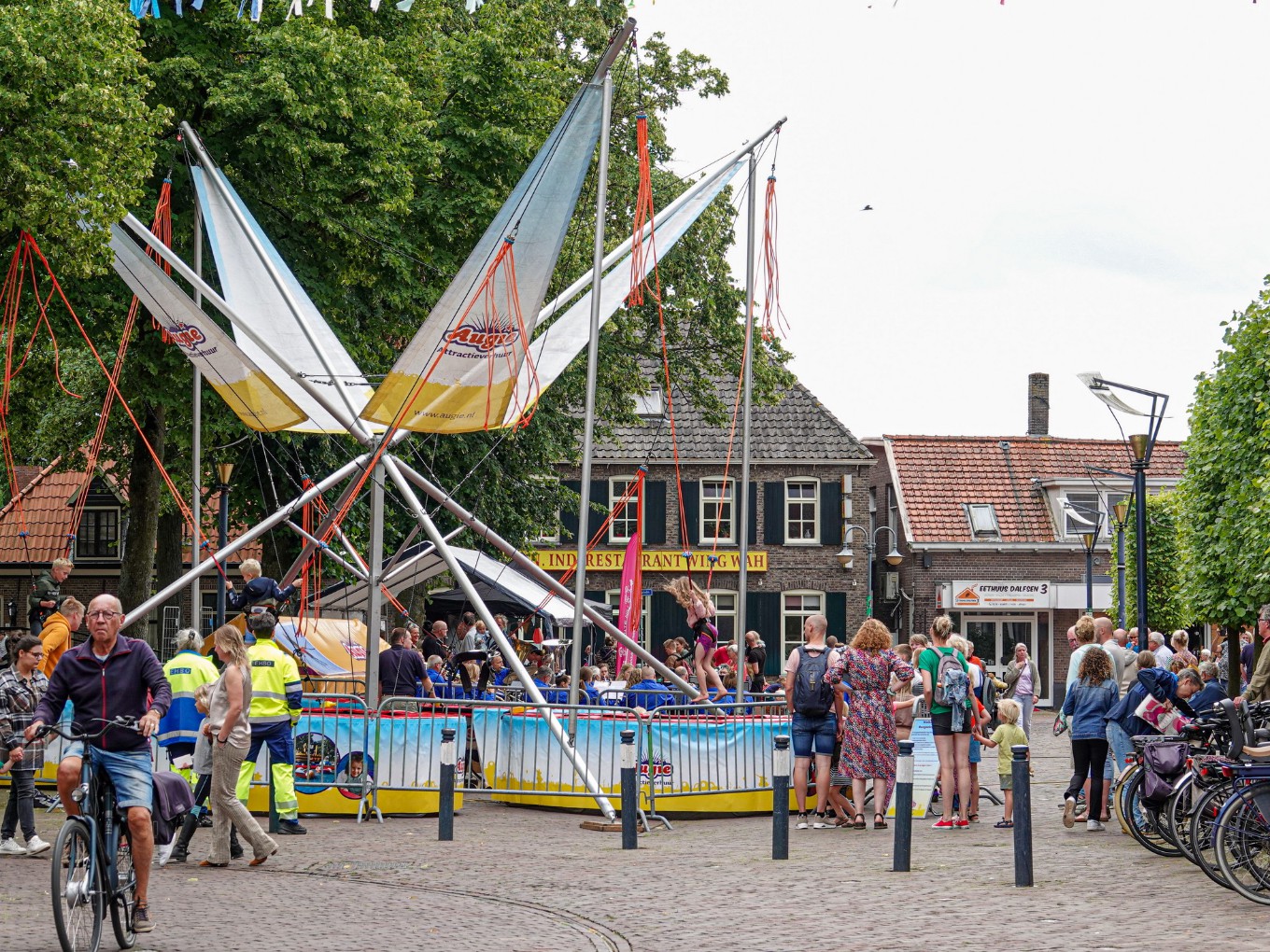 Eerste Blauwe Bogen Dag in Dalfser winkelcentrum