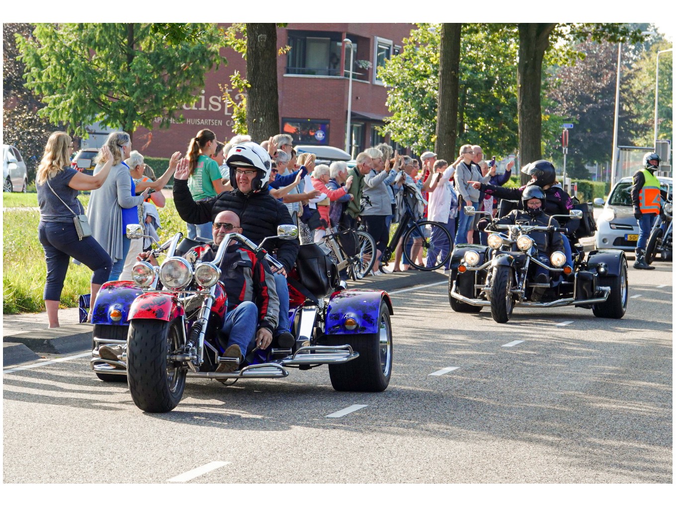 Gehandicapten genieten weer volop van motortoertocht