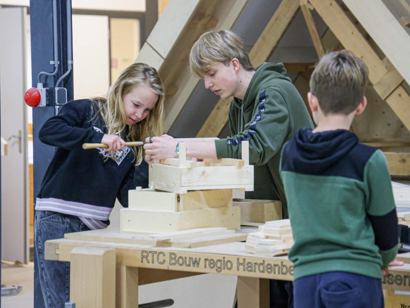 Scholieren duiken in de techniek in Nieuwleusen