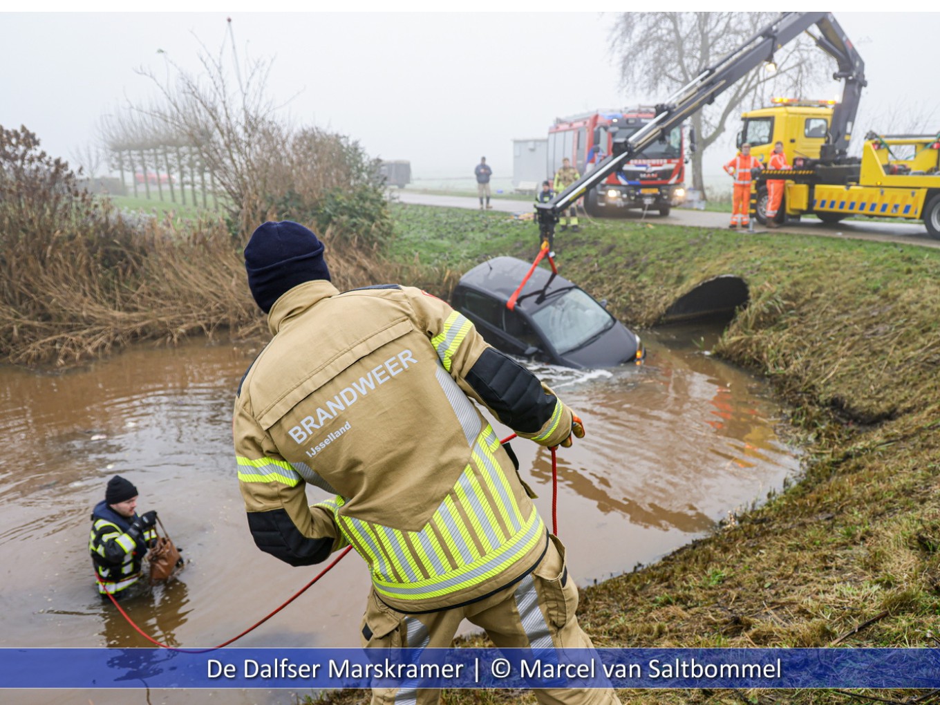 Agent redt bestuurster uit auto