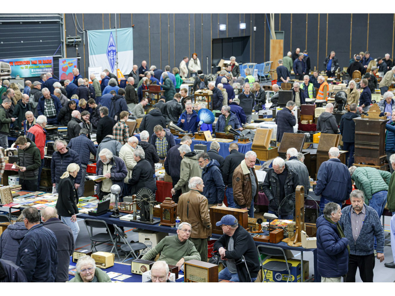 Vintage en Techniekbeurs in De Spil trekt veel publiek