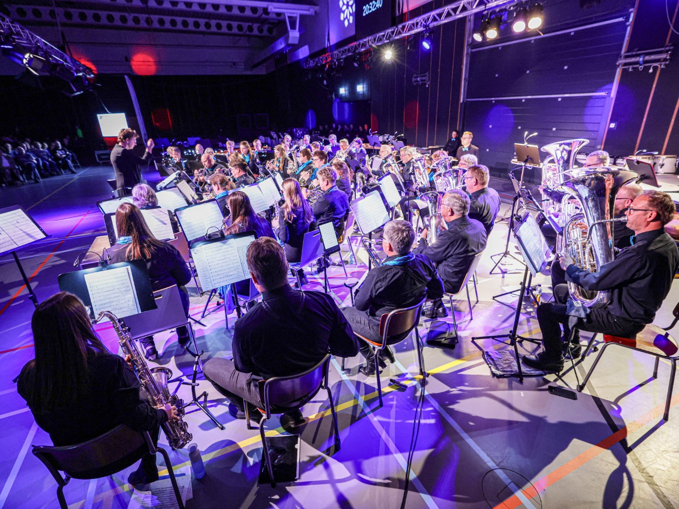 Crescendo-Excelsior treedt op in een bomvolle zaal