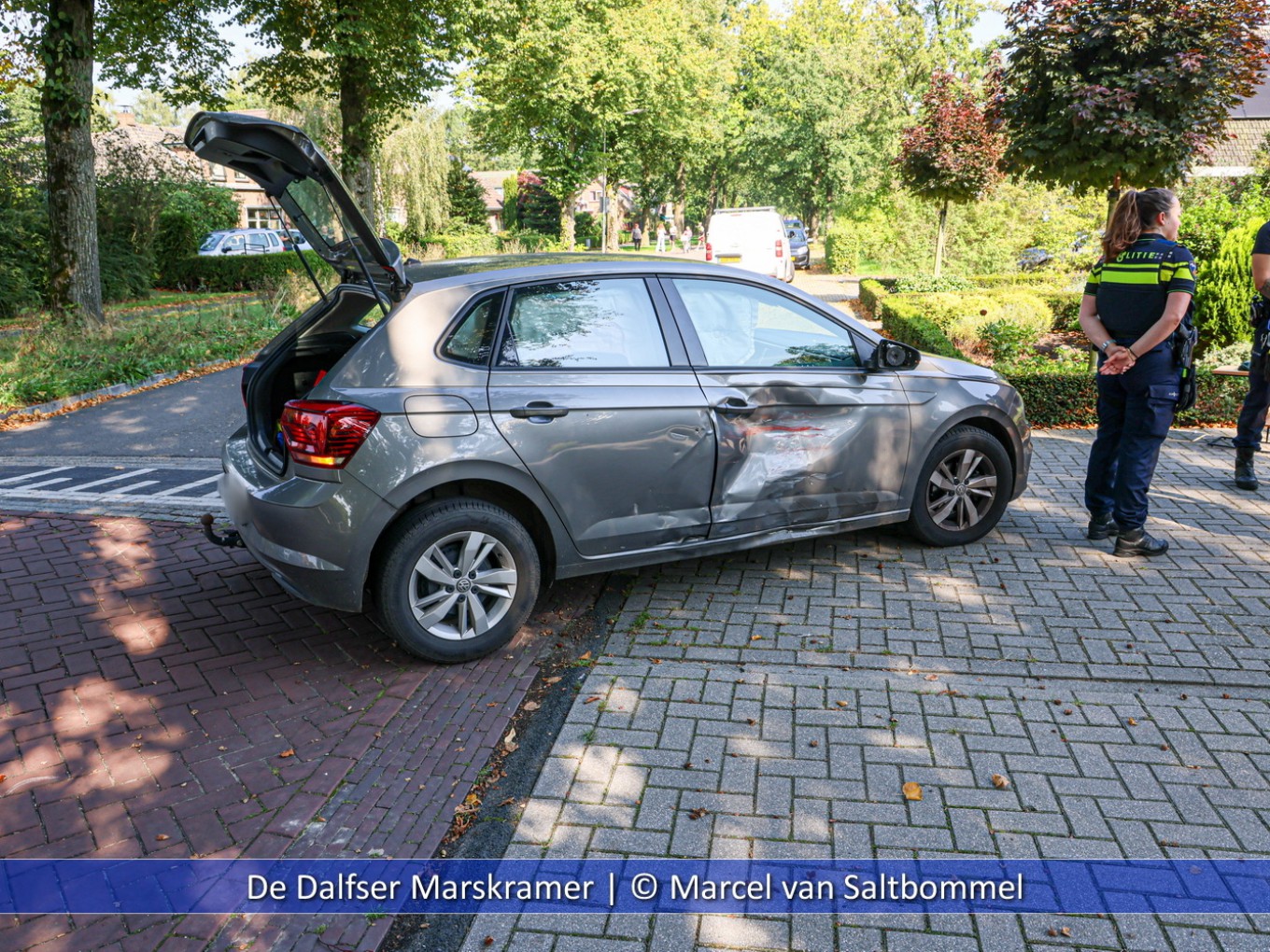 Ongeval brommer-auto Oosteinde Nieuwleusen